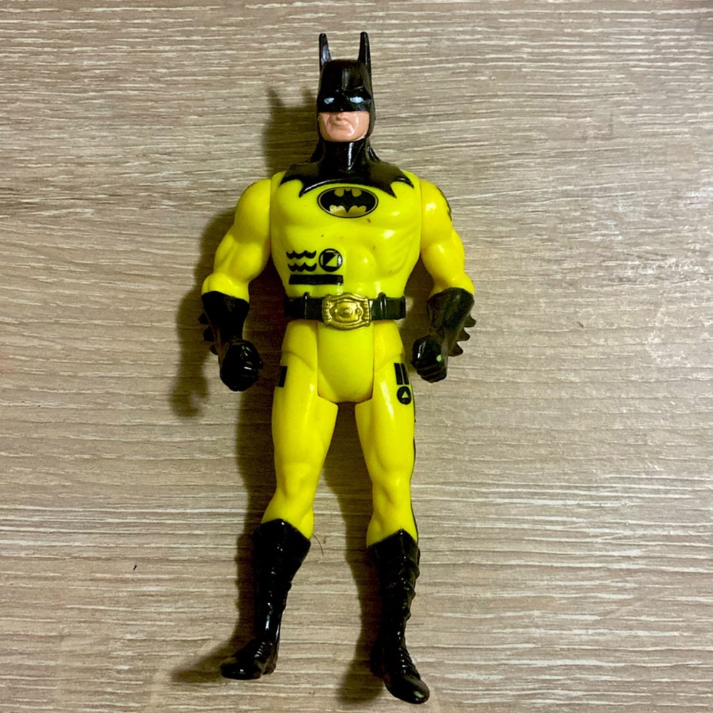 Vintage 1990 DC Kenner Batman Returns Deep Sea Dive Yellow Suit Action Figure